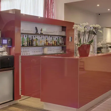 Western Mitte Szálloda 4*